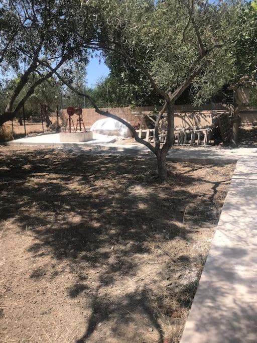 Πέτρινη Κατοικία Στην Αίγινα - Stone House In Aigina Khloi Exterior photo