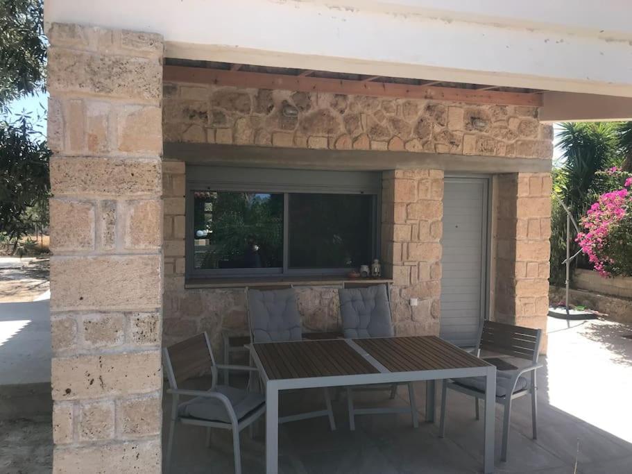 Πέτρινη Κατοικία Στην Αίγινα - Stone House In Aigina Khloi Exterior photo